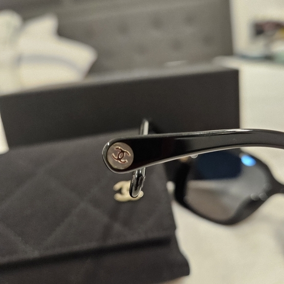 CHANEL Polarized sunglasses black frames ๐ NIB - Picture 7 of 14